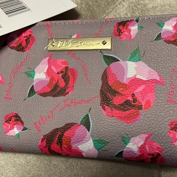 Betsey Johnson boxed wallet in gray with pink floral design - Picture 2 of 9